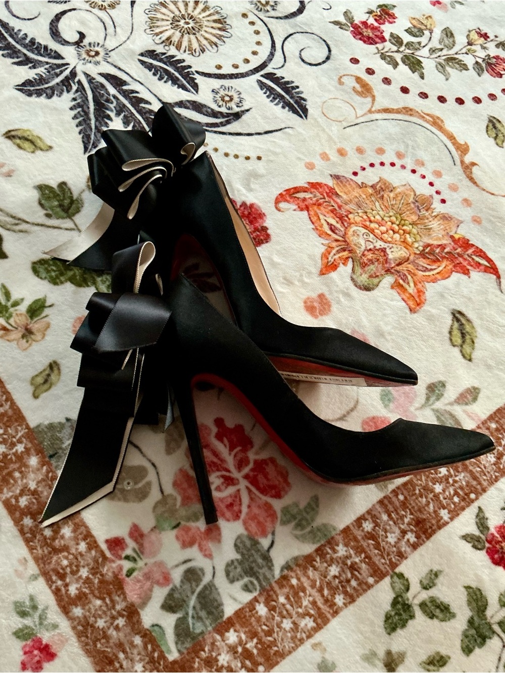 christian louboutin bow heels - Picture 2 of 9